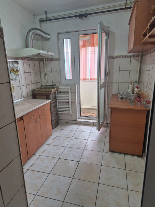 Apartament 2 camere, decomandat, zona de vest
