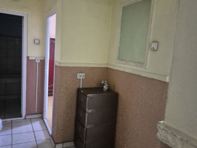 Apartament 2 camere, decomandat, zona de vest