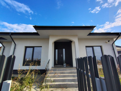 Vorovesti-Casa individuala cu 4 camere, plan parter 