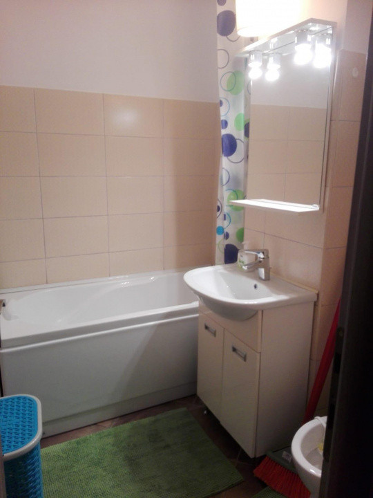 Apartament cu 3 camere 65 mp, loc de parcare si boxa, situat in Craiter