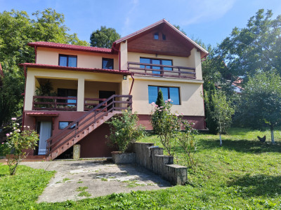 Proprietate alcătuită din imobil și teren generos,Comarnic 