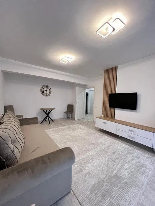 Apartament 2 camere decomandat 64 mp, loc de parcare si balcon, zona Tractorul 