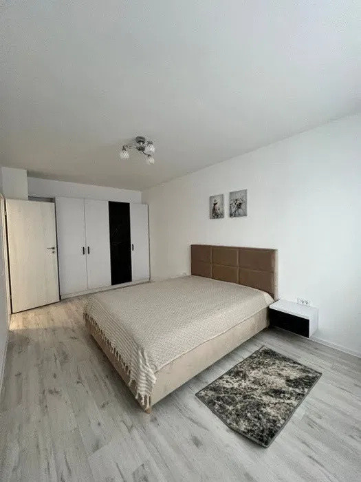 Apartament 2 camere decomandat 64 mp, loc de parcare si balcon, zona Tractorul 