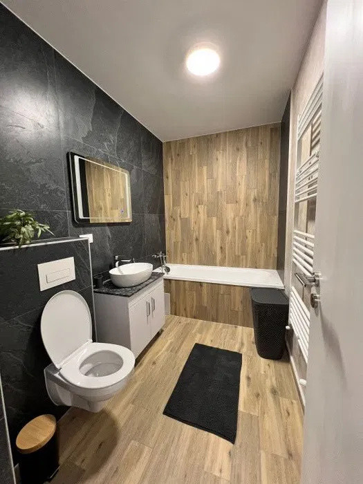 Apartament 2 camere decomandat 64 mp, loc de parcare si balcon, zona Tractorul 