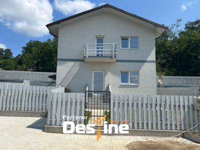 Casă individuală 120 mp 135.000 euro la asfalt cu toate utilitatile incluse