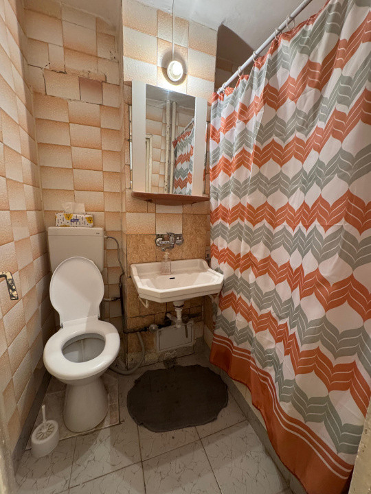 Apartament 3 camere semidecomandat, etaj intermediar