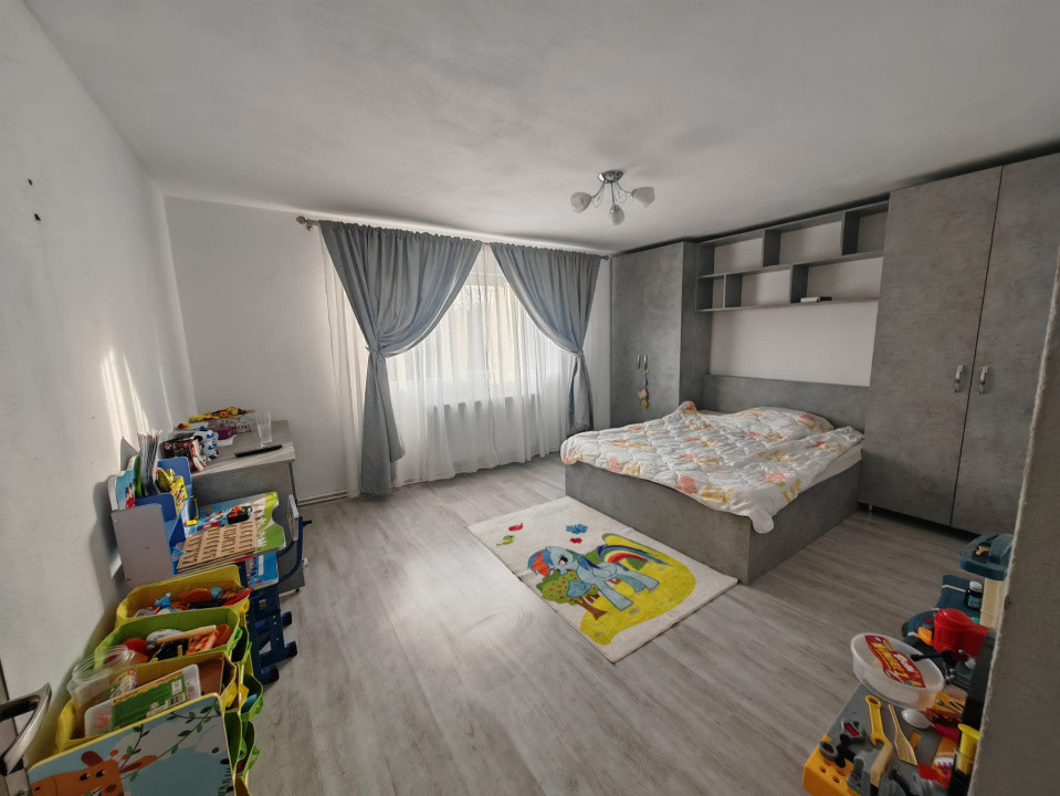 Constructie S+P+1E+M si teren generos 2014 mp, I.L. Caragiale, Dambovita