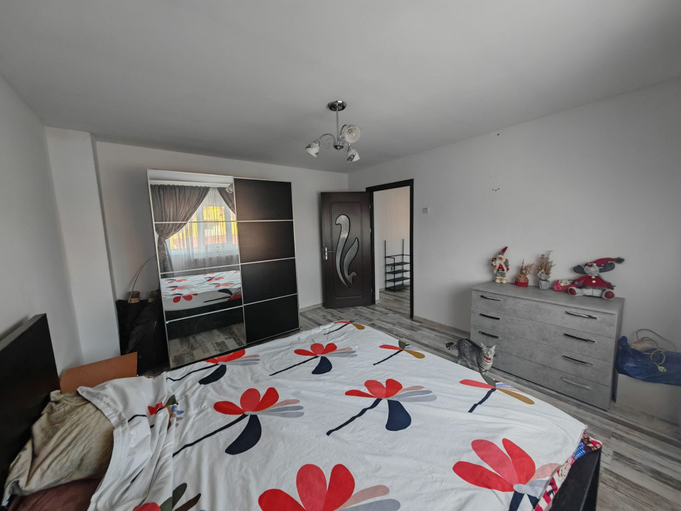 Constructie S+P+1E+M si teren generos 2014 mp, I.L. Caragiale, Dambovita