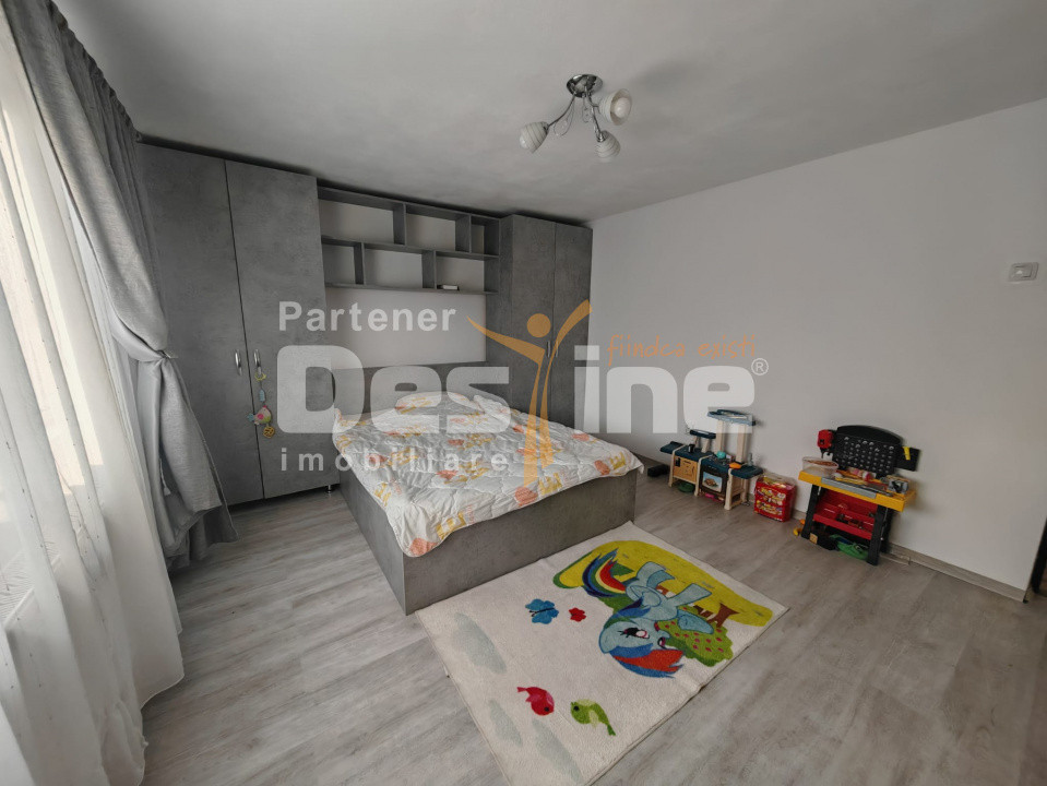 Constructie S+P+1E+M si teren 2000 mp, I.L. Caragiale, Dambovita
