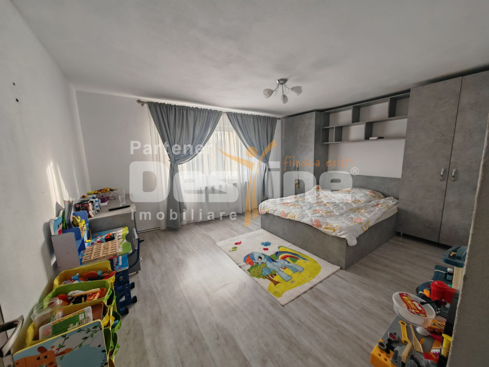 Constructie S+P+1E+M si teren 2000 mp, I.L. Caragiale, Dambovita