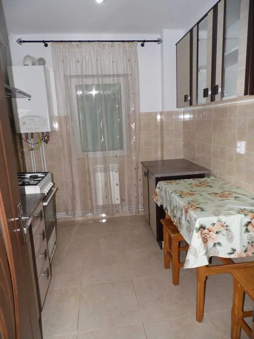 Inchiriere Apartament 2 Camere Decomandat, de lux et.1, cu loc de parcare inclus