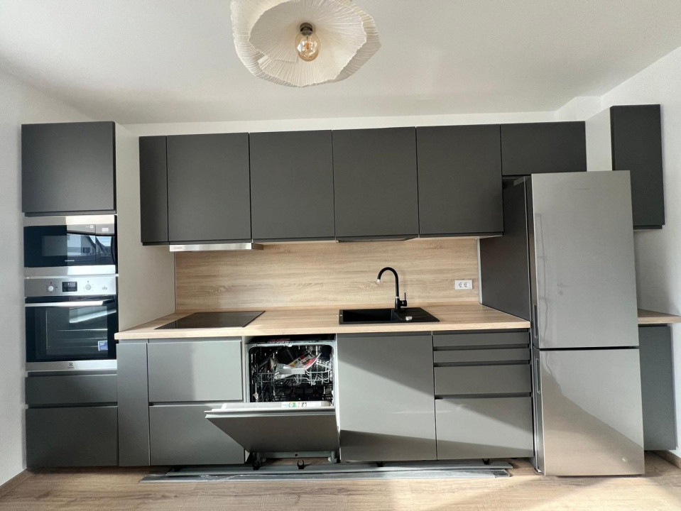 Studio 53 mp, etaj intermediar, loc de parcare, Pet Friendly, Tractorul - Coresi