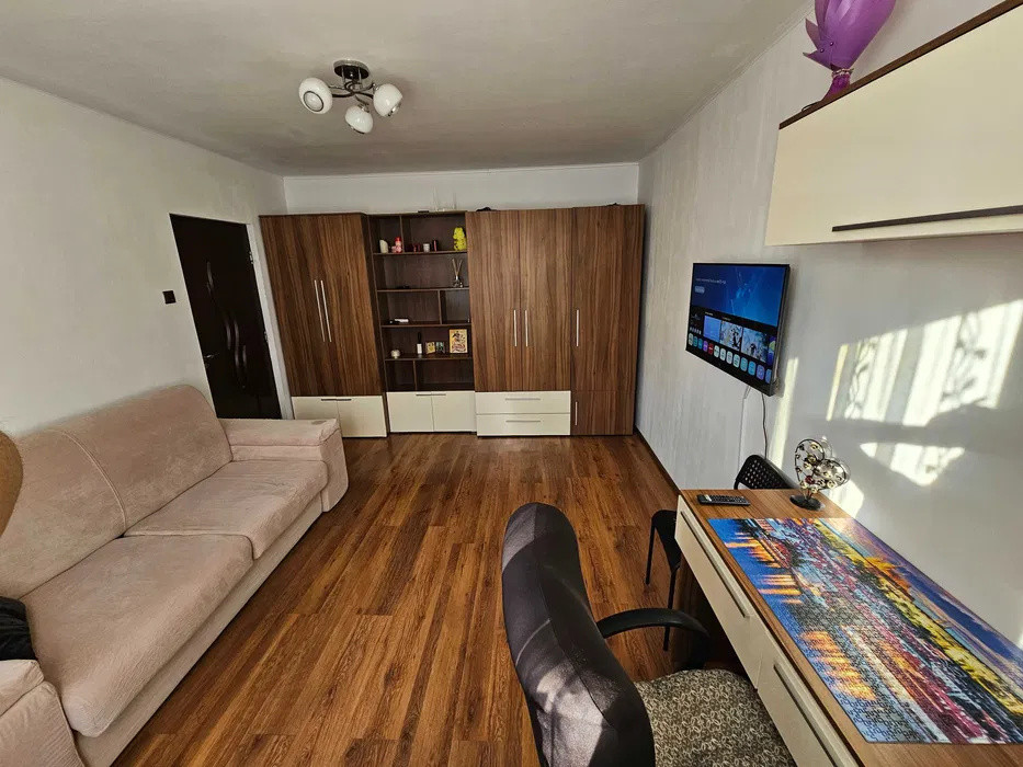 Garsoniera la etaj intermediar, situata in cartierul Astra