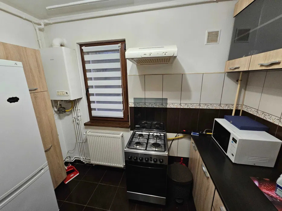 Garsoniera la etaj intermediar, situata in cartierul Astra