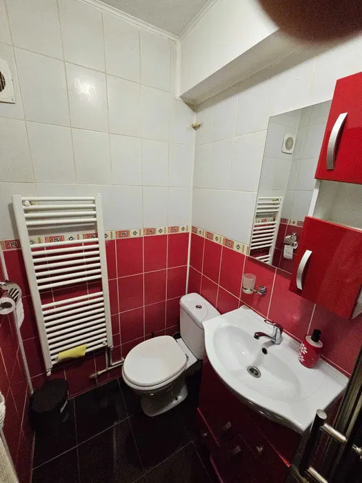 Garsoniera la etaj intermediar, situata in cartierul Astra