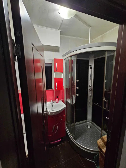 Garsoniera la etaj intermediar, situata in cartierul Astra