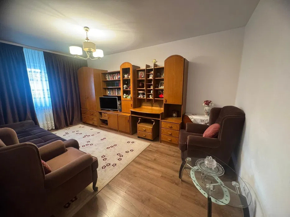 Galata- Apartament cu 2 camere decomandat- Mobilat si utilat 