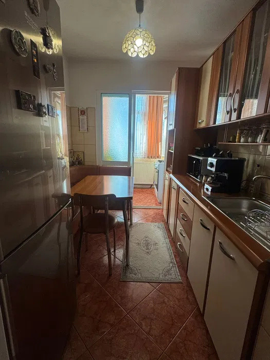 Galata- Apartament cu 2 camere decomandat- Mobilat si utilat 