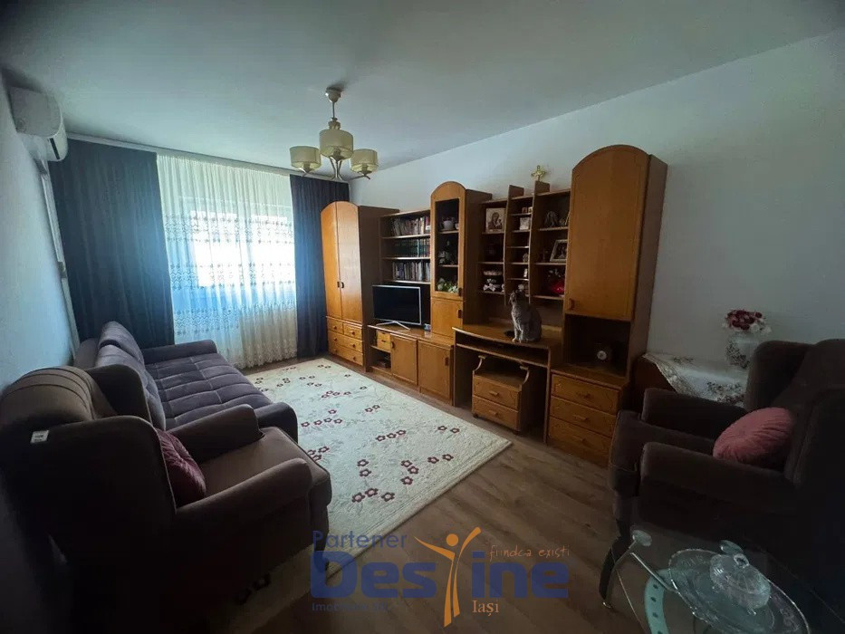 Galata- Apartament cu 2 camere decomandat- Mobilat si utilat 