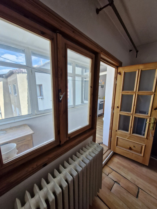 Apartament 3 camere – Comănești, central.