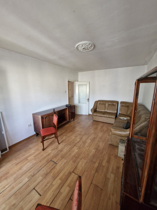 Apartament 3 camere – Comănești, central.