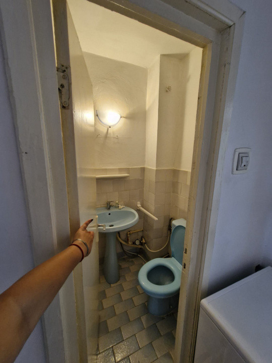 Apartament 3 camere – Comănești, central.