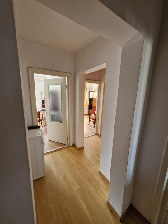 Apartament 3 camere – Comănești, central.