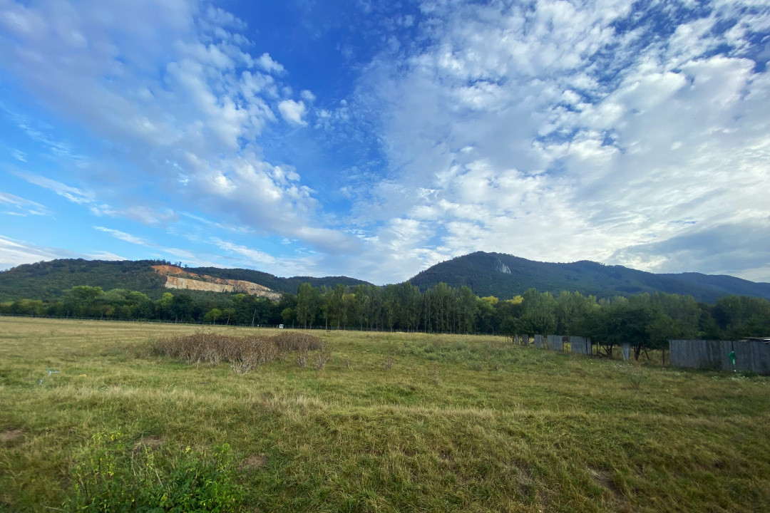 Teren intravilan 13 820 mp, cu acces pe un drum asfaltat, regim de inaltime P+6