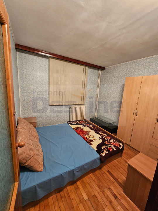 Apartament 3 camere-Semidecomandat-zona Baza 3