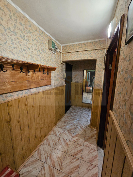 Apartament 3 camere-Semidecomandat-zona Baza 3