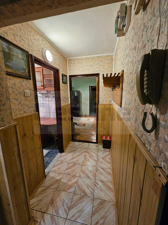 Apartament 3 camere-Semidecomandat-zona Baza 3