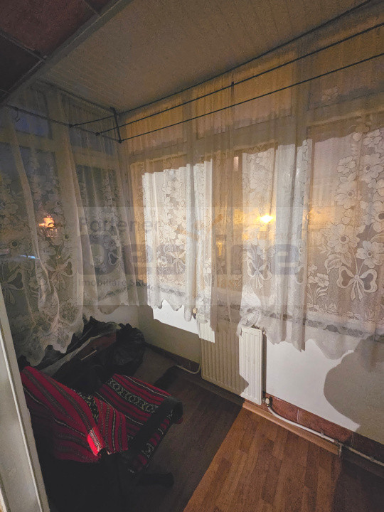 Apartament 3 camere-Semidecomandat-zona Baza 3