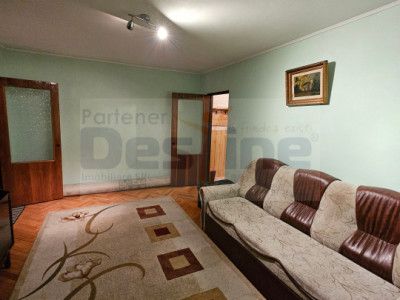 Apartament 3 camere Semidecomandat - Baza 3 - Etaj intermediar
