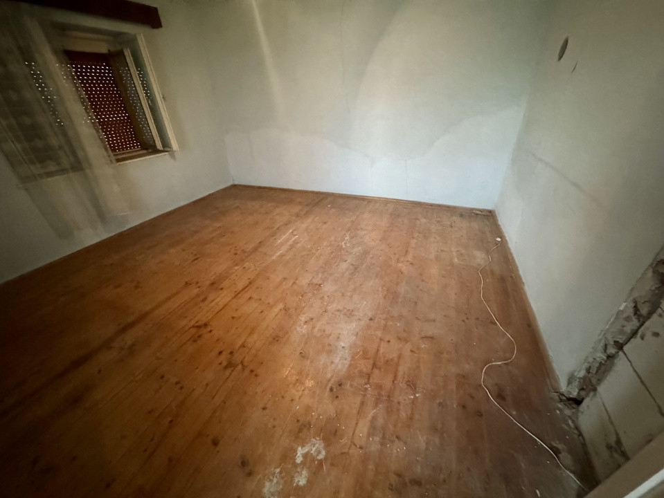 Casa cărămidă în UROI schimb cu apartament 3-4 camere în Simeria