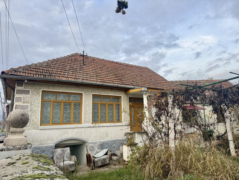 Casa cărămidă în UROI schimb cu apartament 3-4 camere în Simeria