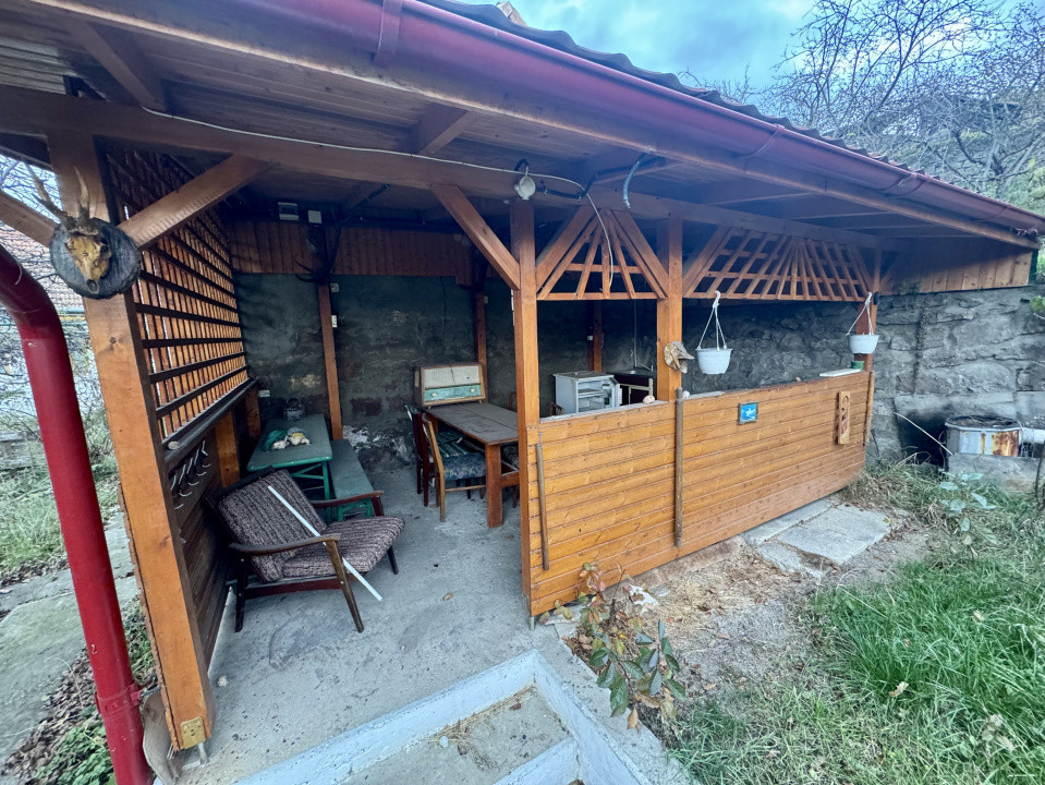 Casa cărămidă în UROI schimb cu apartament 3-4 camere în Simeria