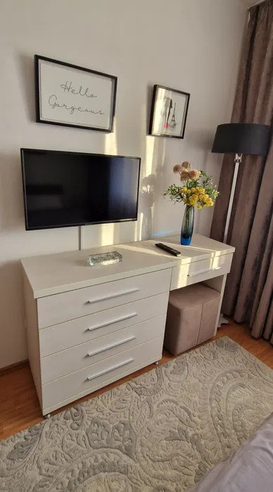 Apartament cu 2 camere 60 mp, cu vedere spre munte, situat pe Calea Bucuresti