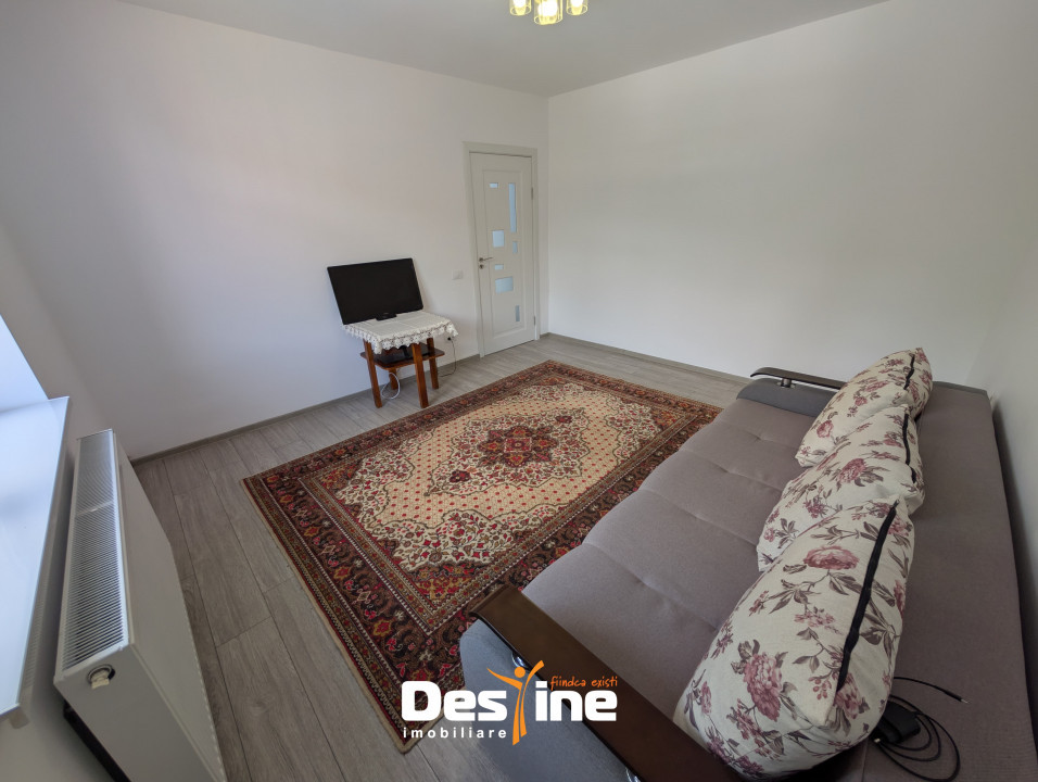 Centru Apartament 2 camere 41 mp etaj 2, partial mobilat baie cu geam renovat