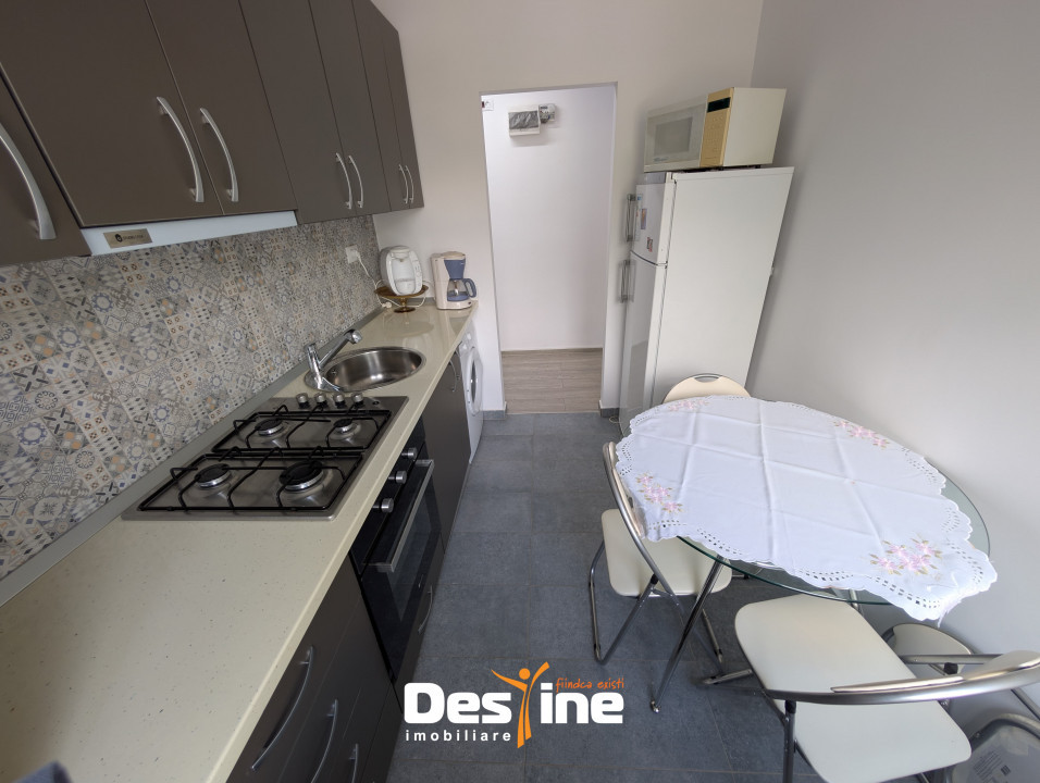 Centru Apartament 2 camere 41 mp etaj 2, partial mobilat baie cu geam renovat