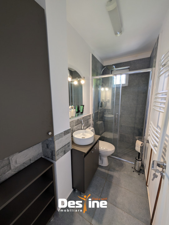 Centru Apartament 2 camere 41 mp etaj 2, partial mobilat baie cu geam renovat