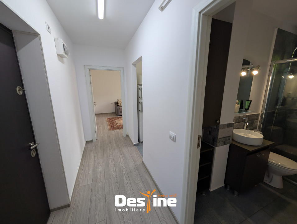 Centru Apartament 2 camere 41 mp etaj 2, partial mobilat baie cu geam renovat