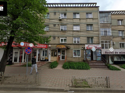 Centru Apartament 2 camere 41 mp etaj 2, partial mobilat baie cu geam renovat