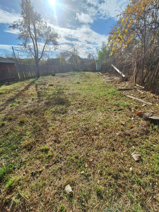 Casă bătrânească de vânzare – Comănești, cartier Straja  la  5 minute de oraș