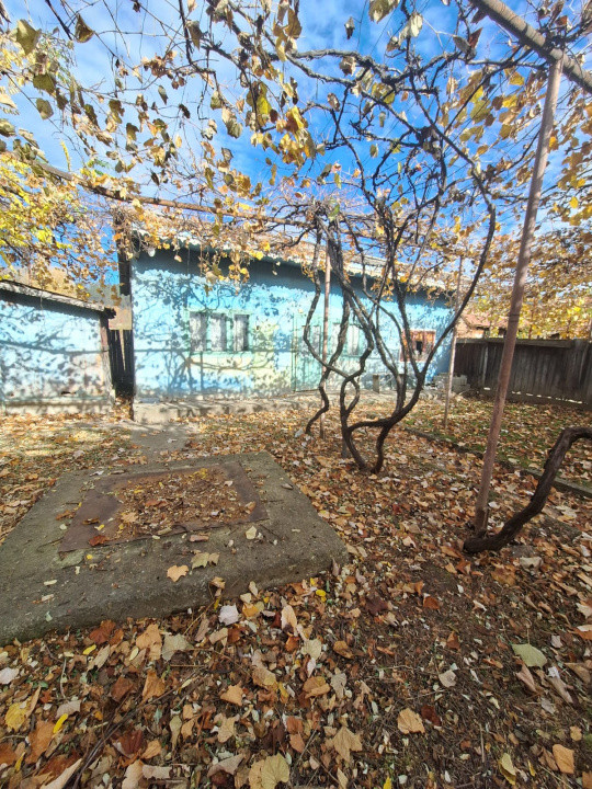 Casă bătrânească de vânzare – Comănești, cartier Straja  la  5 minute de oraș