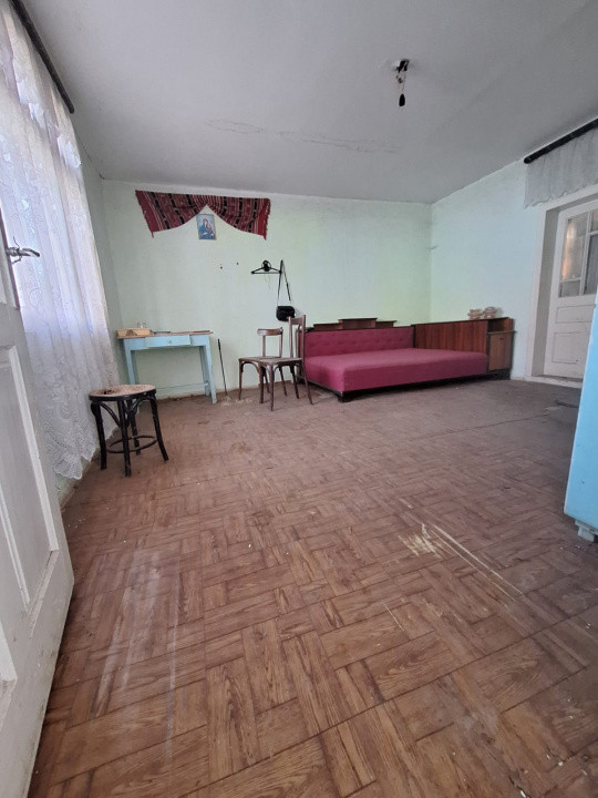 Casă bătrânească de vânzare – Comănești, cartier Straja  la  5 minute de oraș