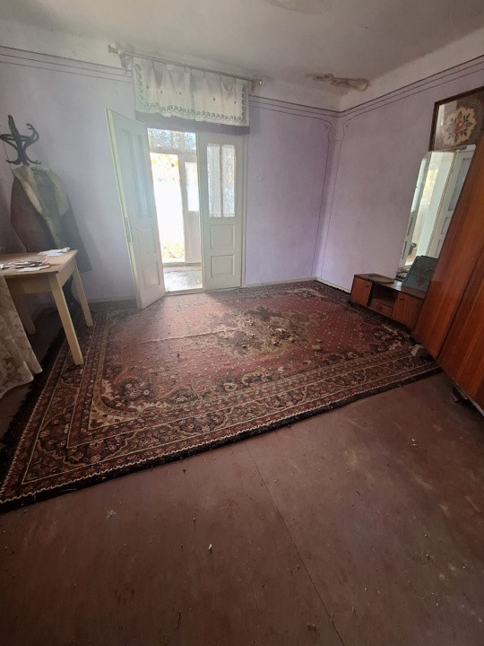 Casă bătrânească de vânzare – Comănești, cartier Straja  la  5 minute de oraș