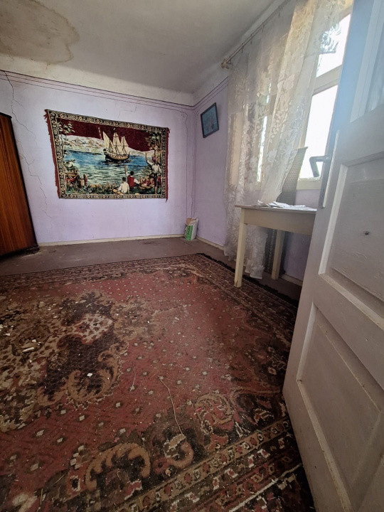 Casă bătrânească de vânzare – Comănești, cartier Straja  la  5 minute de oraș