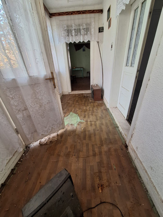 Casă bătrânească de vânzare – Comănești, cartier Straja  la  5 minute de oraș