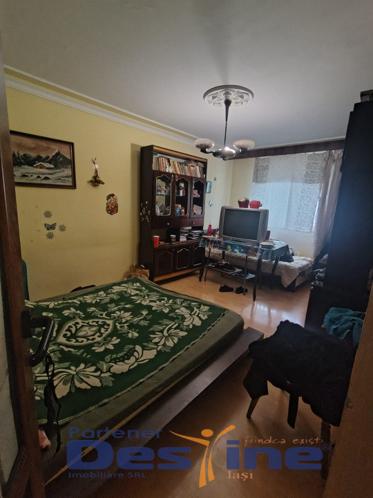 Nicolina 1- Apartament 3 camere decomandat, etajul 3/4