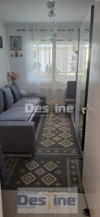 Apartament 3 camere Semidecomandat - 60mp, Etaj 4, Centrala termica - Podu Roș 